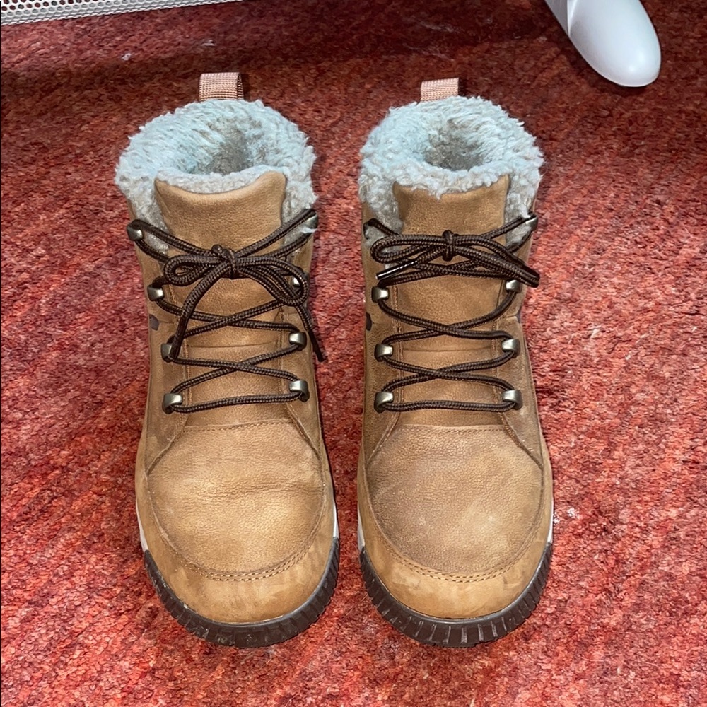 Brown Fur-Lined Lace-Up Boots